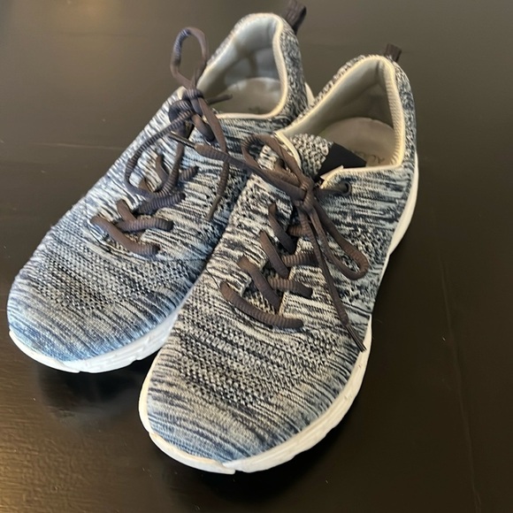 Nursemates Align slip resistant shoes - Picture 1 of 7